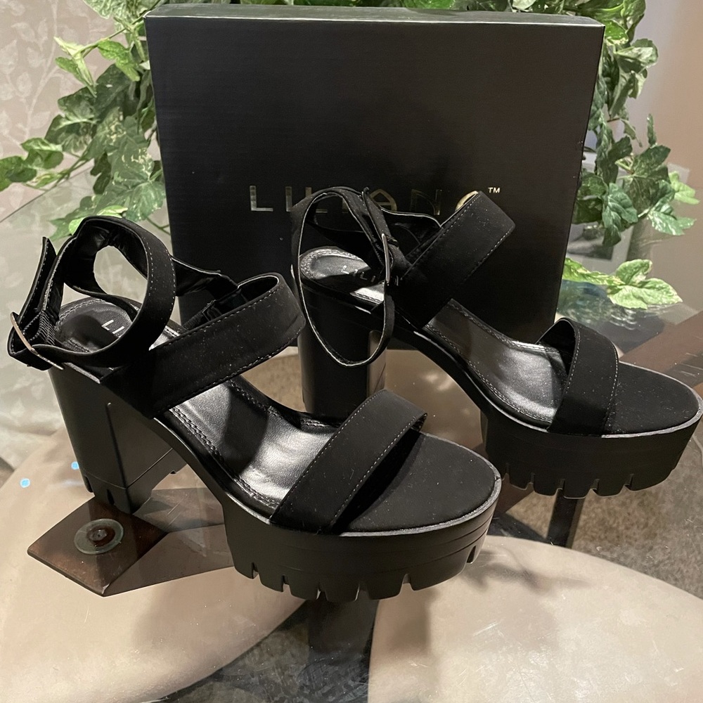 Brand New Liliana Heavenly Hotspot Platform Heel Sandals, Size 7